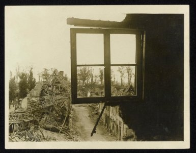 View from the inside of a ruined house, Bestanddeelnr 158-1097