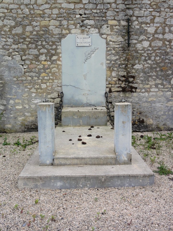 Vesles-et-Caumont (Aisne) memorial General Leclerc