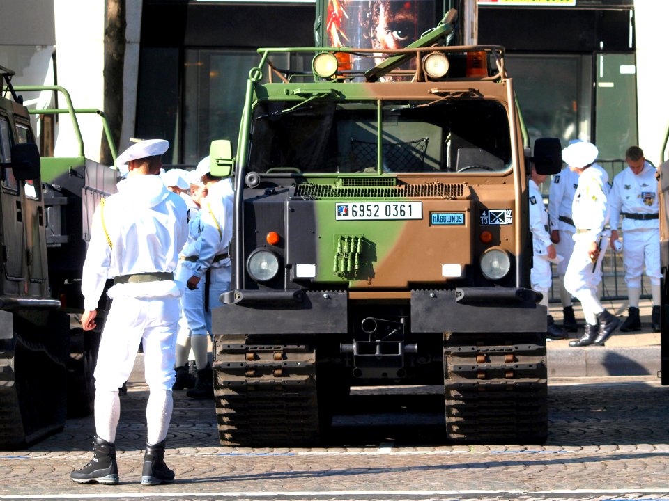 VHM-1, (Véhicule haute mobilité), French army licence registration '6952 0361' photo-1