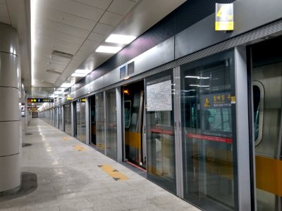 VHS Medical Center Station Platform 1