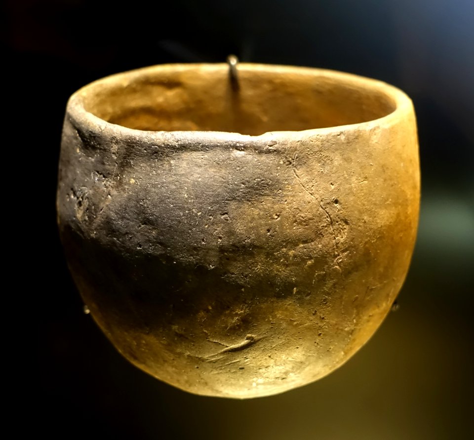 Vessel from Grave 47, Viesenhäuser Hof, Stuttgart-Mühlhausen, 5100 BC, ceramic - Landesmuseum Württemberg - Stuttgart, Germany - DSC02721