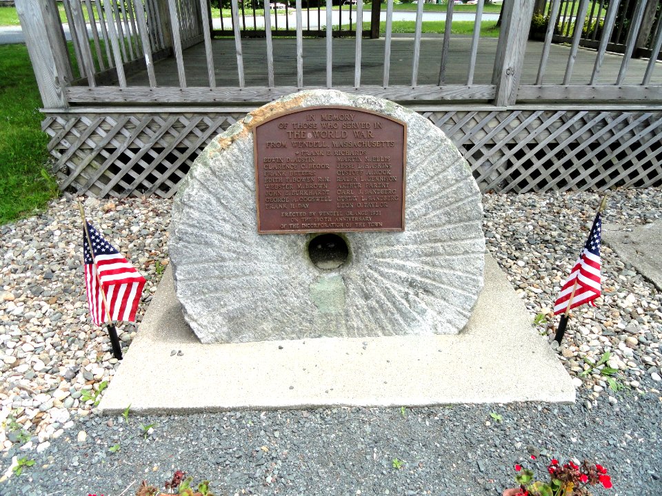 Veterans Monument (World War I) - Wendell, Massachusetts - DSC00797