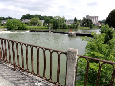 Vic-sur-Aisne, Aisne canalisée, barrage de l'écluse nr 12