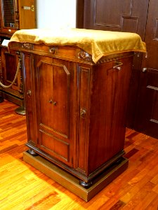 Victor Credenza 42078, Victor Talking Machine Co., USA, 1926-1930 - Kanazawa Phonograph Museum - Kanazawa, Japan - DSC00882