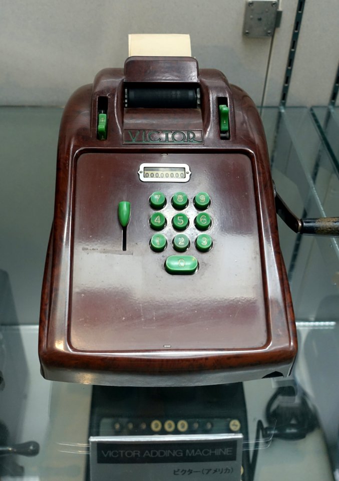 Victor adding machine - Ridai Museum of Modern Science, Tokyo - DSC07547