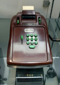 Victor adding machine - Ridai Museum of Modern Science, Tokyo - DSC07547