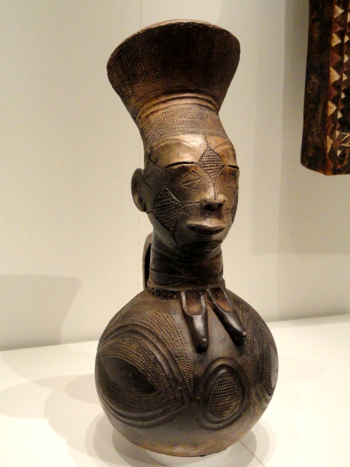 Vessel, early 1900s, Central Africa, Democratic Republic of the Congo, Mangbetu people, terracotta - Cleveland Museum of Art - DSC08688