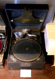 Victrola VV J2-10 Gramophone, Victor Talking Machine Co. of Japan, Ltd., undated - Kanazawa Phonograph Museum - Kanazawa, Japan - DSC00873
