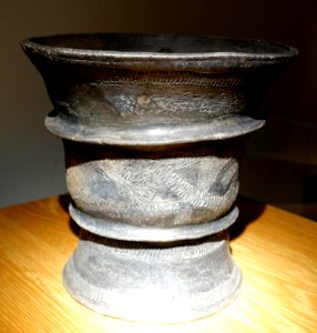 Vessel, Thailand, Ban Chiang Culture, 2000-400 BC, black ceramic - Ethnological Museum, Berlin - DSC01965 photo