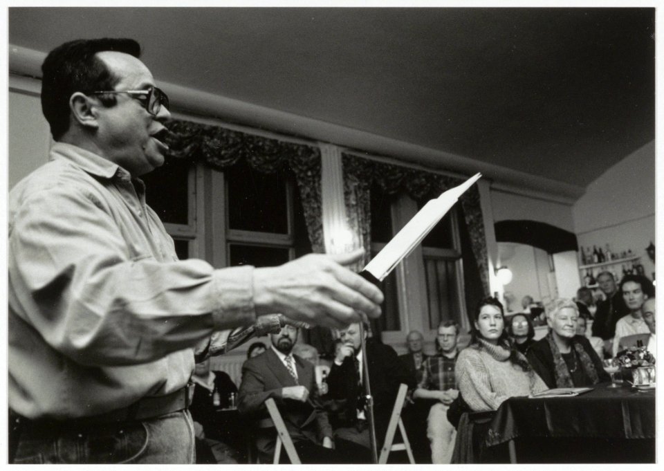 Victor Montana zingt, als één van de 35 amateurzangers, in het Casa Nostra, een ontmoetingsplaats voor Italianen. NL-HlmNHA 54035304