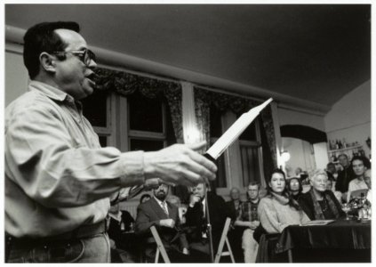 Victor Montana zingt, als één van de 35 amateurzangers, in het Casa Nostra, een ontmoetingsplaats voor Italianen. NL-HlmNHA 54035304