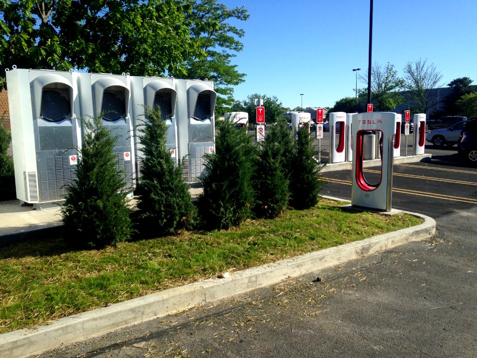 Victor NY (Rochester) Tesla supercharging station 05