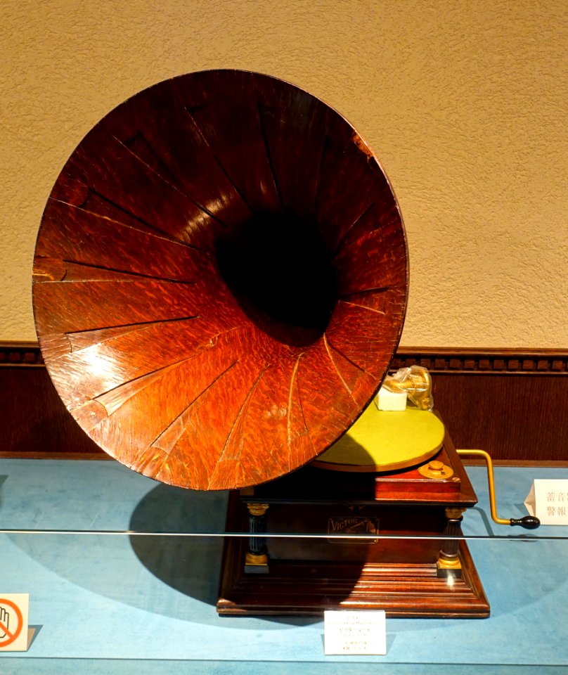 Victor V-6, Victor Talking Machine Co., USA, 1904 - Kanazawa Phonograph Museum - Kanazawa, Japan - DSC01010