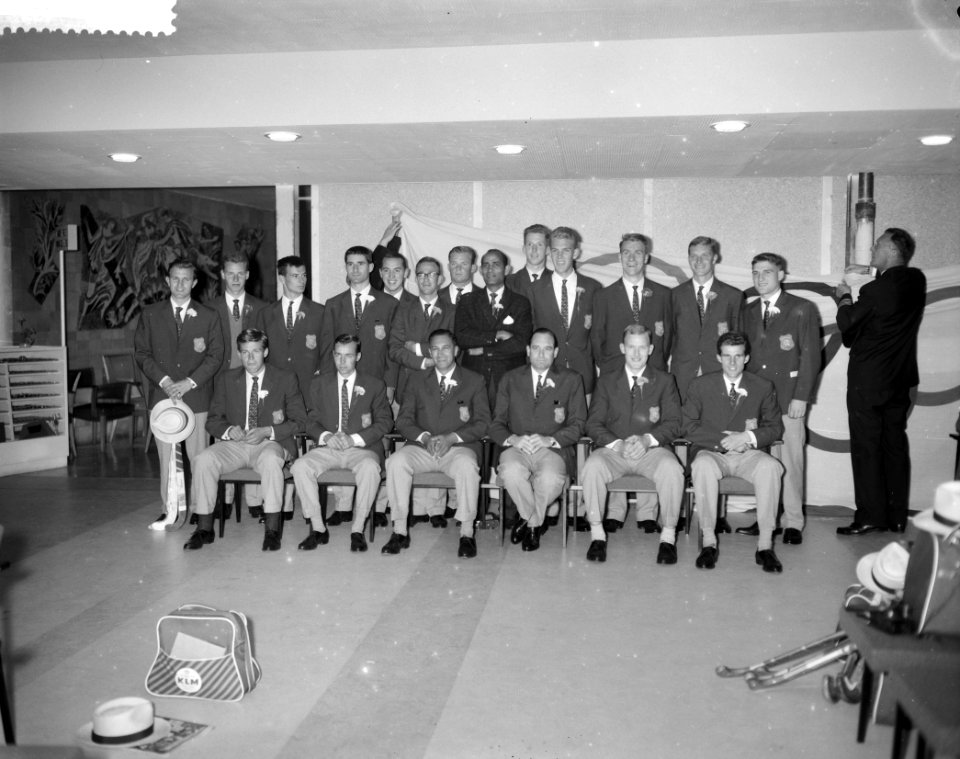 Vertrek van de hockeyploeg, waterpoloploeg en zwemmers naar Rome, de hockeyploeg, Bestanddeelnr 911-5177