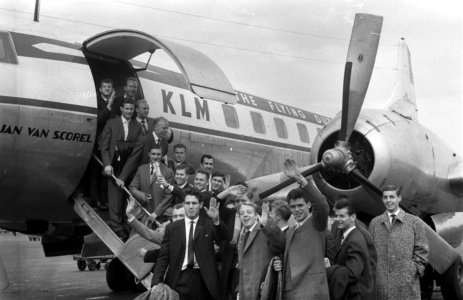 Vertrek van het Nederlands elftal naar Praag van Schiphol, Bestanddeelnr 911-7224