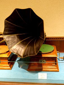 Victor V-3, Victor Talking Machine Co., USA, 1903 - Kanazawa Phonograph Museum - Kanazawa, Japan - DSC01008
