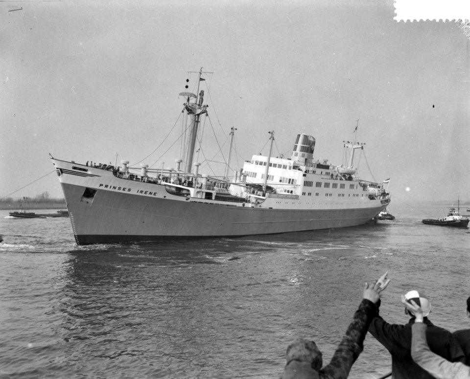 Vertrek van de Prinses Irene van de werf naar Rotterdam, Bestanddeelnr 910-2283