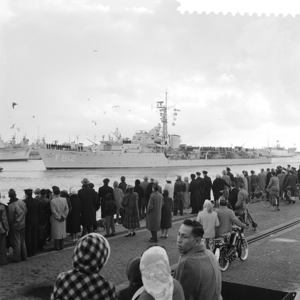 Vertrek van Hr Ms Fregat Kortenaer uit Den Helder naar Nieuw Guinea, Bestanddeelnr 910-9189