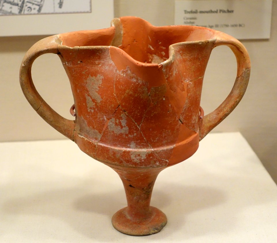 Vessel with a quatrefoil mouth, Alishar, Middle Bronze Age III, 1750-1650 BC, ceramic - Oriental Institute Museum, University of Chicago - DSC07648