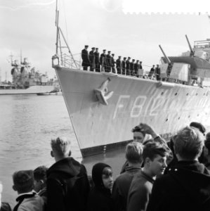 Vertrek van Hr Ms Fregat Kortenaer uit Den Helder naar Nieuw Guinea, Bestanddeelnr 910-9191