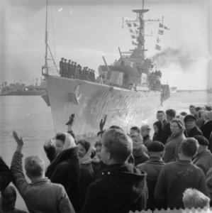 Vertrek van Hr Ms Fregat Kortenaer uit Den Helder naar Nieuw Guinea, Bestanddeelnr 910-9194
