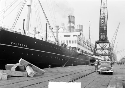 Vertrek Volendam naar Indonesie met Soldaat Carlien, Bestanddeelnr 903-6325