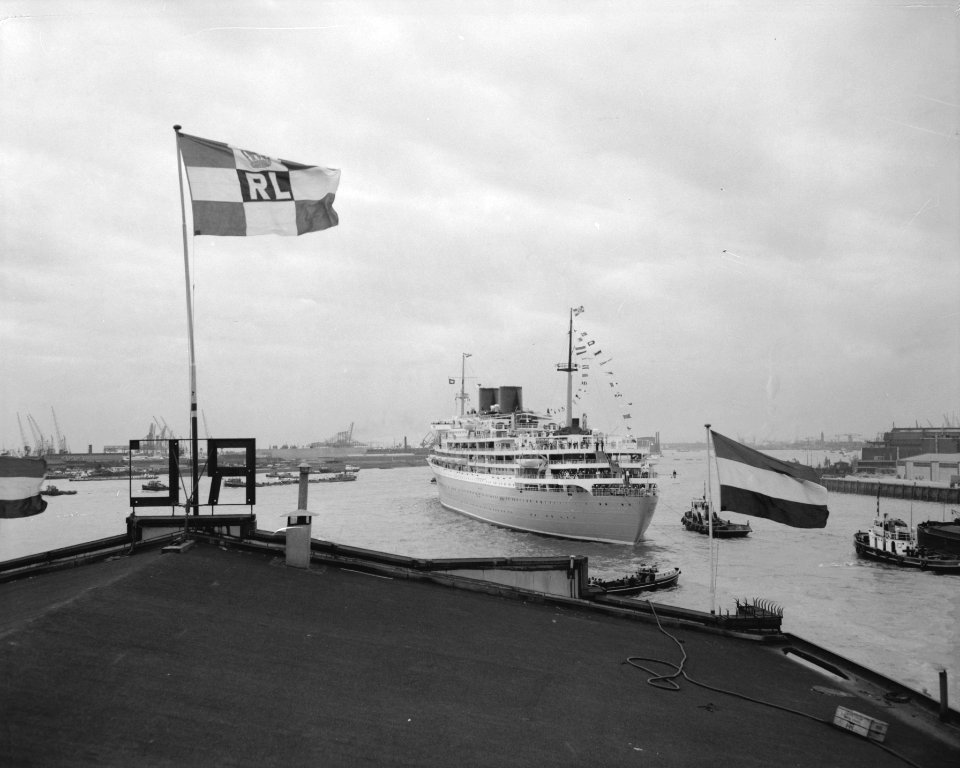 Vertrek Willem Ruys uit Rotterdam voor cruise, Bestanddeelnr 909-6102