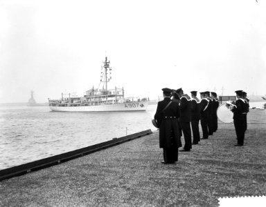 Vertrek van Hr Ms Opnemingsvaartuig Snellius naar Nieuw Guinea , de Snelliu, Bestanddeelnr 910-7948