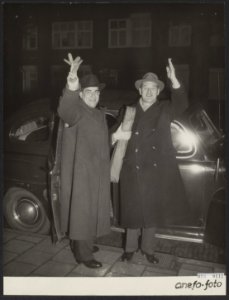 Vertrek van het Concertgebouworkest naar Manchester t.g.v. van de herbouw van de, Bestanddeelnr 093-0112