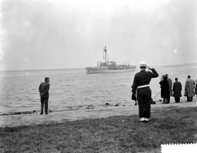 Vertrek van Hr Ms Opnemingsvaartuig Snellius naar Nieuw Guinea , de Snelliu, Bestanddeelnr 910-7945