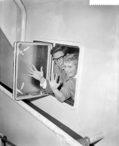 Vertrek van Mary Kok en Herman Willemse vanuit Rotter naar Argentinie, Mary Kok , Bestanddeelnr 910-9229