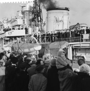 Vertrek van Hr Ms Fregat Kortenaer uit Den Helder naar Nieuw Guinea, Bestanddeelnr 910-9193
