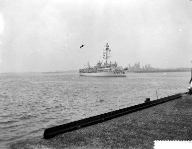 Vertrek van Hr Ms Opnemingsvaartuig Snellius naar Nieuw Guinea , de Snelliu, Bestanddeelnr 910-7947