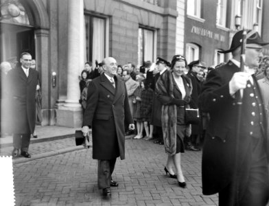 Vertrek vanuit de ambtswoning voor de rondvaart, Bestanddeelnr 911-0735