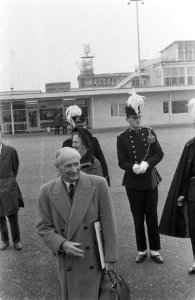 Vertrek veldmaarschalk Montgomery van Schiphol veldmaarschalk Montgomery tijdens, Bestanddeelnr 911-7558