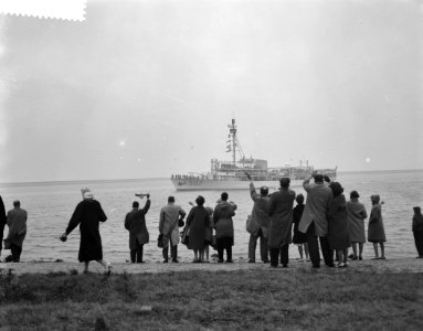 Vertrek van Hr Ms Opnemingsvaartuig Snellius naar Nieuw Guinea , de Snelliu, Bestanddeelnr 910-7946