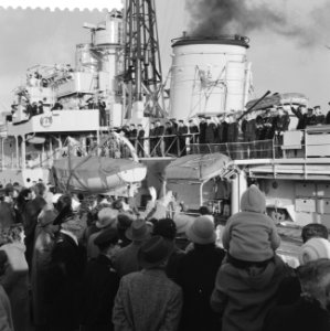 Vertrek van Hr Ms Fregat Kortenaer uit Den Helder naar Nieuw Guinea, Bestanddeelnr 910-9192