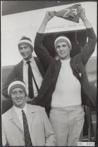 Vertrek van de Nederlandse Himalaya expeditie van Schiphol. Boven links Charles , Bestanddeelnr 046-0194