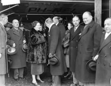Vertrek van koningin Juliana en prins Bernhard naar Amerika, Bestanddeelnr 904-4858