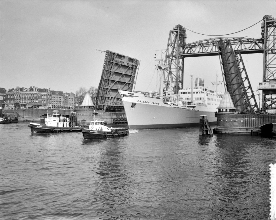 Vertrek van de Prinses Irene van de werf naar Rotterdam, Bestanddeelnr 910-2281