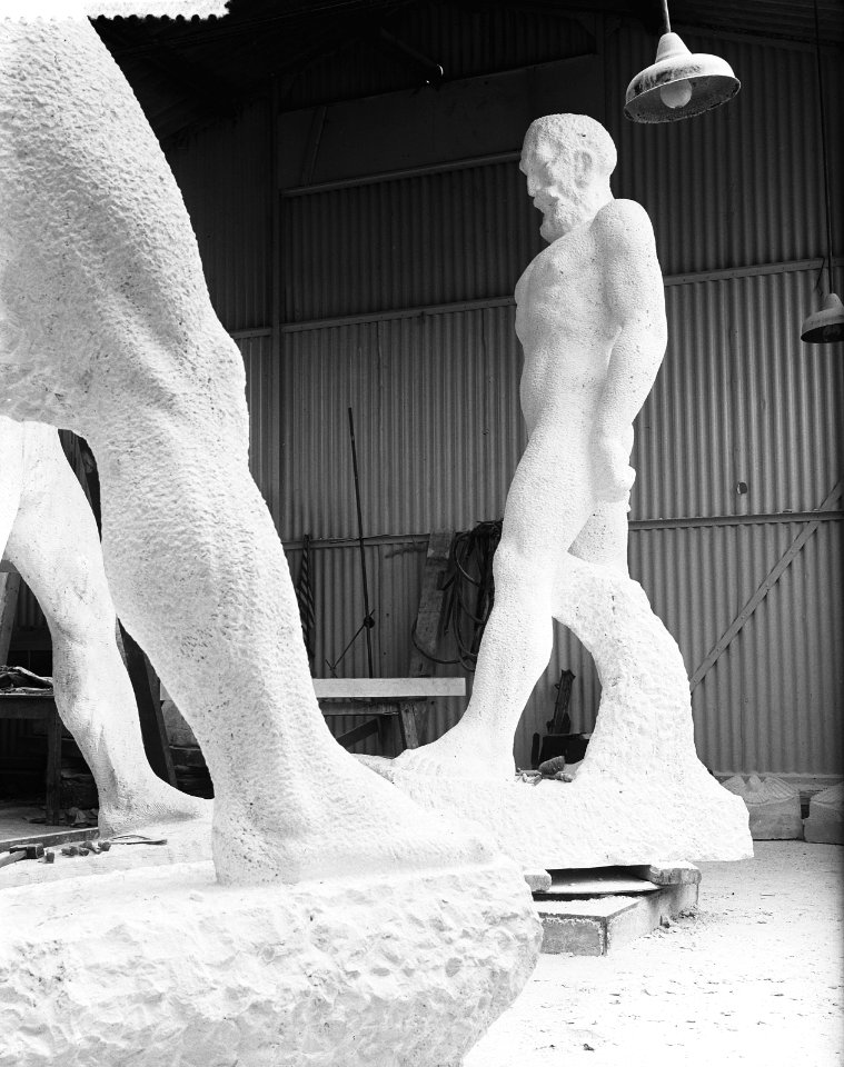 Vervaardiging van de beelden voor het Nationaal Monument bij Tetterode, Bestanddeelnr 907-2097