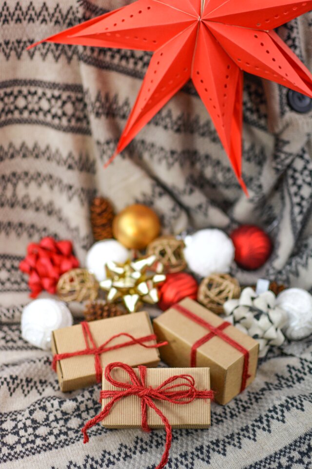 Holidays present red