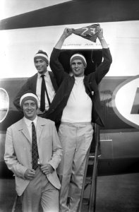 Vertrek van de Nederlandse Himalaya expeditie van Schiphol. Boven links Charles , Bestanddeelnr 916-8165