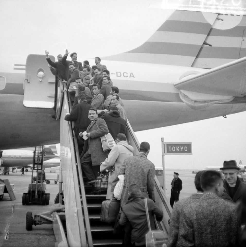 Vertrek vanaf Schiphol van Filipijnse zeelieden, Bestanddeelnr 917-4201
