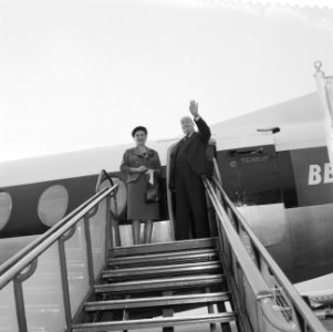Vertrek van Sir en Lady Mason op Schiphol, Bestanddeelnr 911-6579