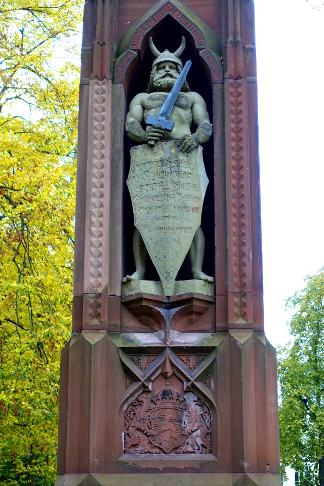 Veteranen-Denkmal detail - Herrngarten, Darmstadt, Germany - DSC09832