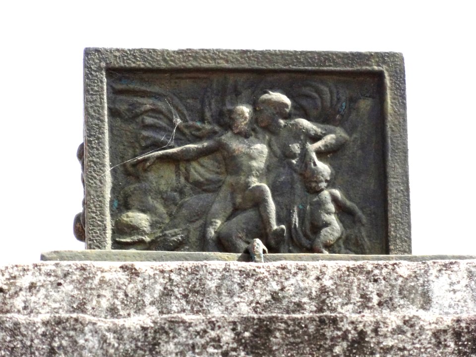 Vertuzey (Meuse) pompe A, detail 1