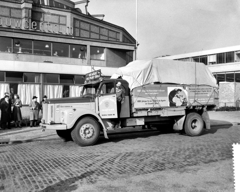 Vervoer van drie ton ijs van de Poolcirkel naar de evenaar, aankomst van de vrac, Bestanddeelnr 910-1811