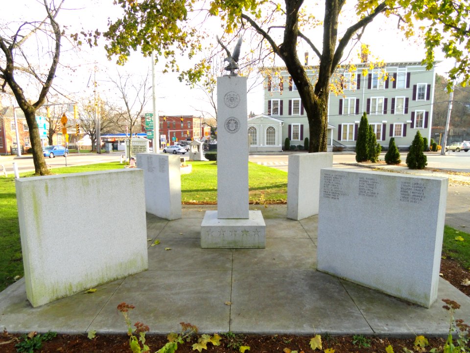 Veterans Memorial 2009 - Uxbridge, Massachusetts - DSC02832
