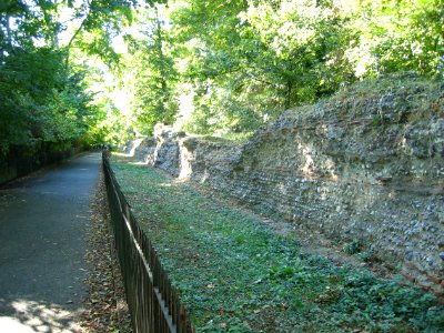 Verulamium-city-wall-20031011-002